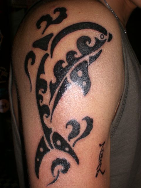 腕,イルカ,ブラック＆グレイタトゥー/刺青デザイン画像