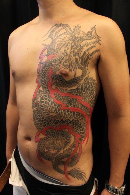胸,脇,龍タトゥー/刺青デザイン画像