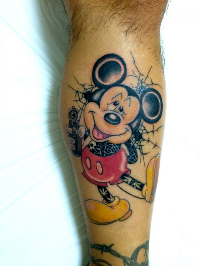 足,ふくらはぎ,ミッキー,鼠,ネズミ,カラー,カラフルタトゥー/刺青デザイン画像
