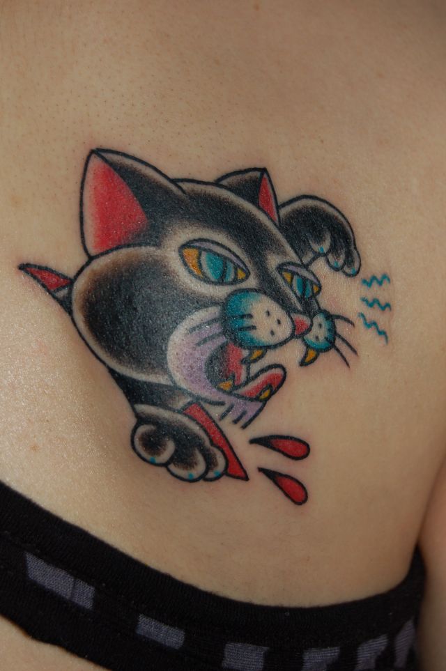 背中,肩,女性,猫,オールドスクール,カラータトゥー/刺青デザイン画像