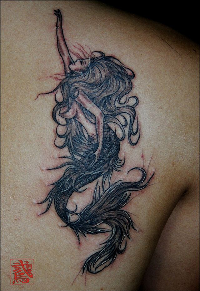 背中,肩,人魚,ブラック＆グレータトゥー/刺青デザイン画像