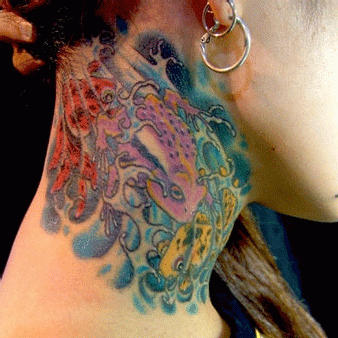 女性,首,蛙,金魚タトゥー/刺青デザイン画像