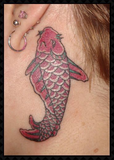 女性,耳,鯉,ワンポイントタトゥー/刺青デザイン画像