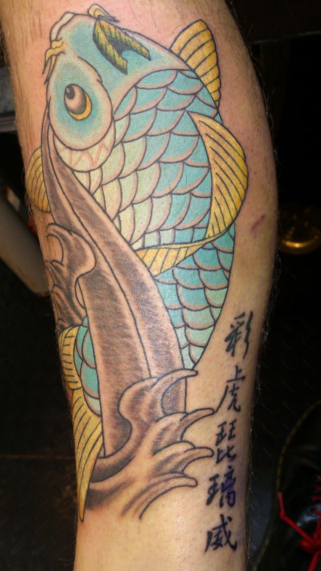 足,ふくらはぎ,鯉,文字,波,カラー,青タトゥー/刺青デザイン画像