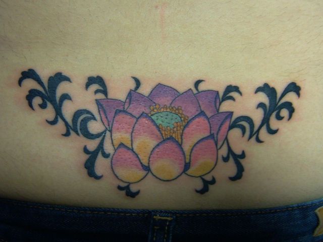 女性,腰,蓮,花,植物タトゥー/刺青デザイン画像