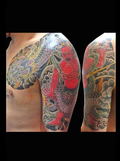 腕,胸,二の腕,男性,龍,人物,カラー,カラフルタトゥー/刺青デザイン画像