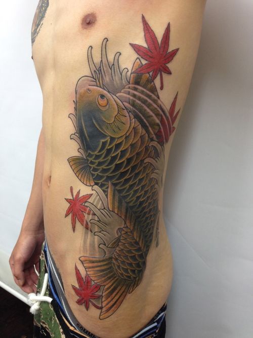 腹,脇腹,鯉,紅葉,波,カラータトゥー/刺青デザイン画像