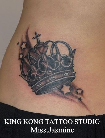 腰,女性,星,王冠,ブラック＆グレイ,ブラック＆グレー,ブラック＆グレイタトゥー/刺青デザイン画像