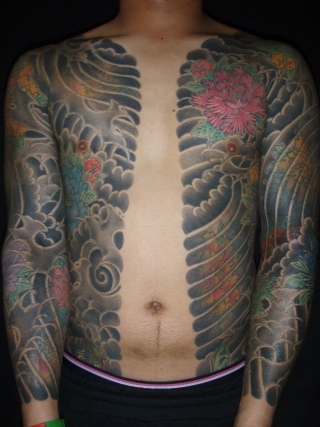 胸割り,九分袖,牡丹タトゥー/刺青デザイン画像