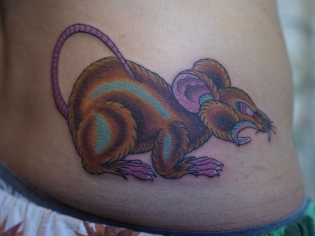 腰,男性,ネズミ,カラータトゥー/刺青デザイン画像