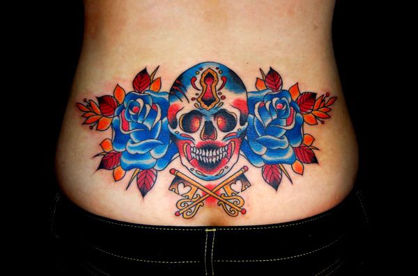 女性,腰,スカル,薔薇,鍵,花タトゥー/刺青デザイン画像