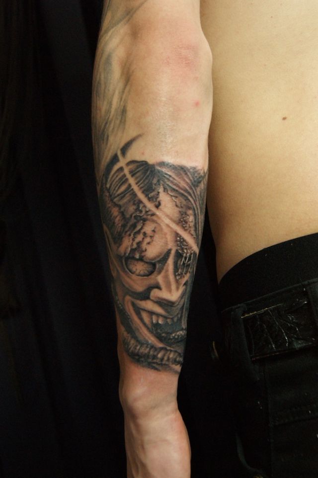 腕,手,男性,般若,ブラック＆グレイ,ブラック＆グレータトゥー/刺青デザイン画像