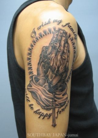 肩,ハンド,クロス,文字,十字架タトゥー/刺青デザイン画像