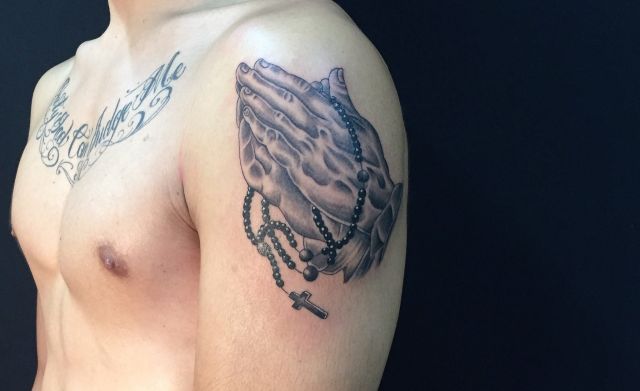 腕,肩,ブラック＆グレイタトゥー/刺青デザイン画像