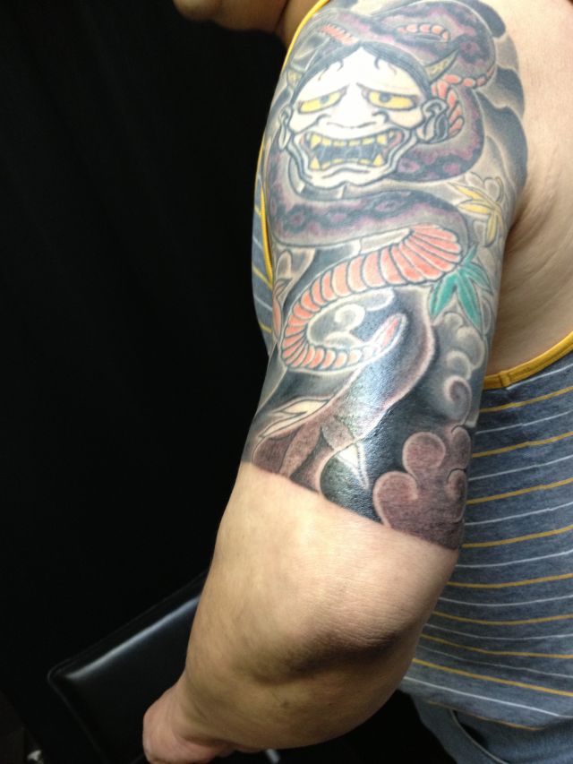 背中 腕 足 手 腰 肩 胸 蝶 鯉 梵字 ブラック グレイ カラー 烏彫りのタトゥーデザイン タトゥーナビ