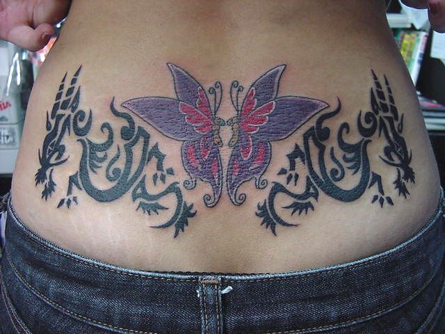 女性,腰,蝶,トライバルタトゥー/刺青デザイン画像