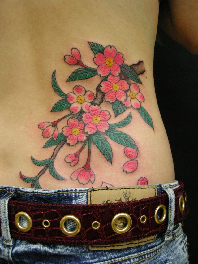 腰,女性,桜,花,カラータトゥー/刺青デザイン画像