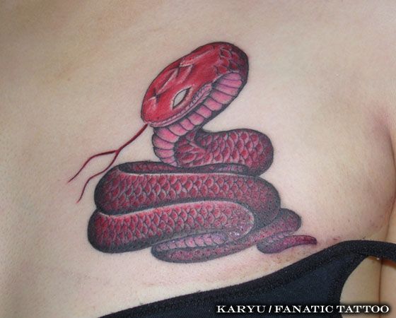女性,胸,蛇,ワンポイントタトゥー/刺青デザイン画像