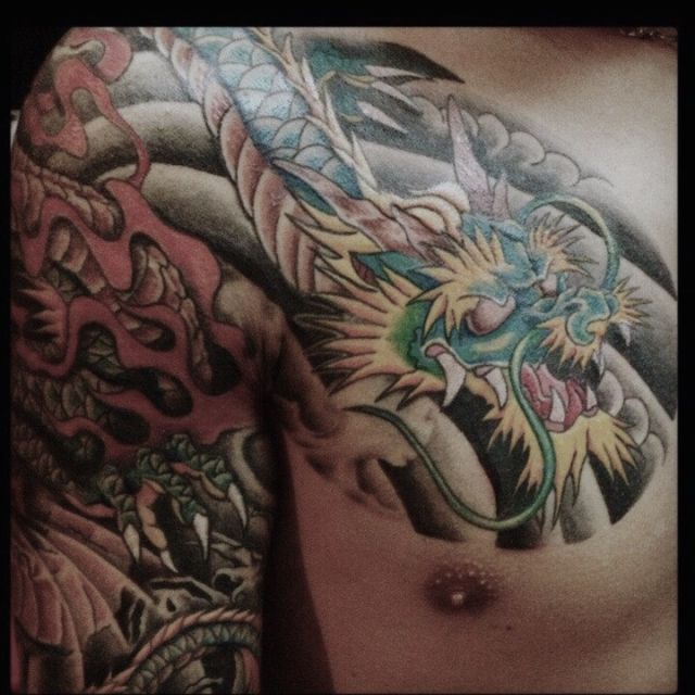 腕,肩,胸,龍,カラータトゥー/刺青デザイン画像