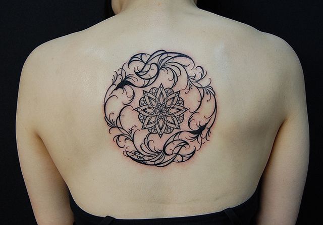 背中,女性,トライバル,鳳凰タトゥー/刺青デザイン画像