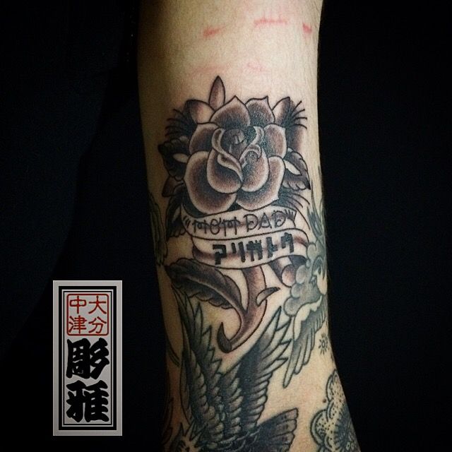 腕,バラ,ブラック＆グレイタトゥー/刺青デザイン画像