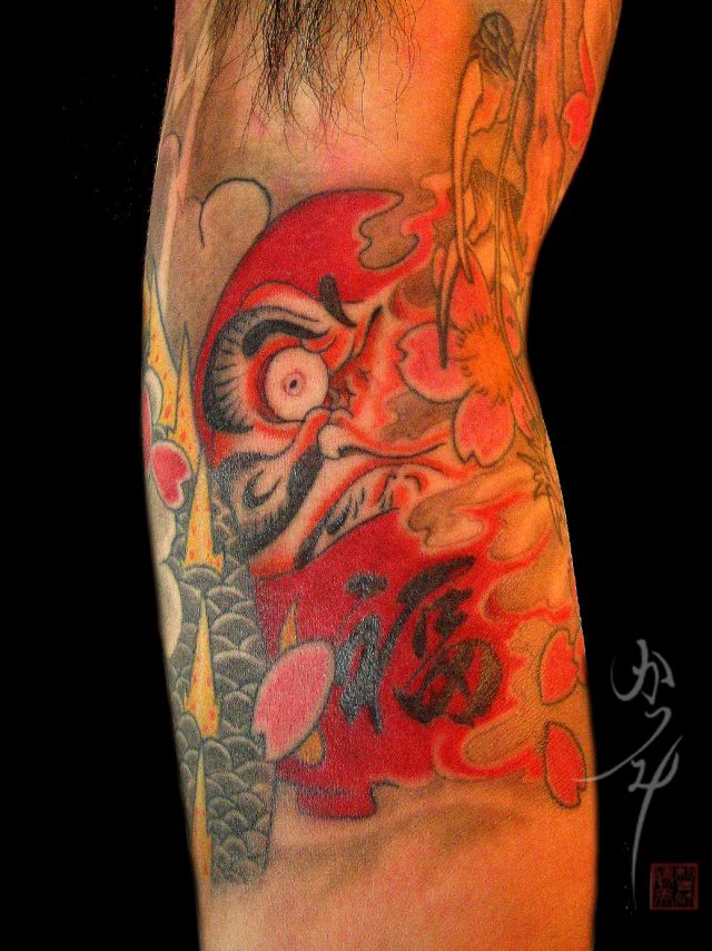 腕,二の腕,男性,だるま,達磨,カラータトゥー/刺青デザイン画像