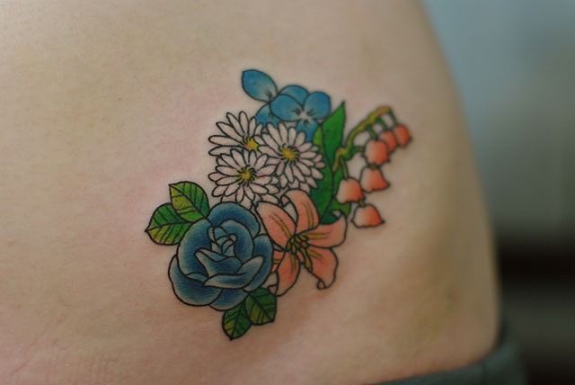 腰,女性,花タトゥー/刺青デザイン画像