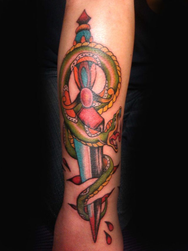 ナイフ,蛇,カラータトゥー/刺青デザイン画像