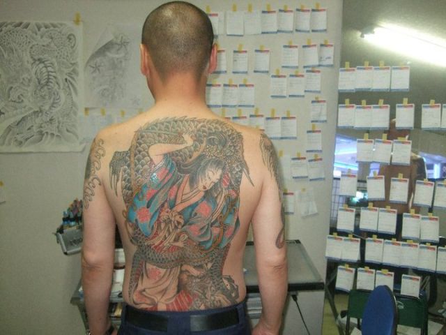 背中,人物,龍,抜きタトゥー/刺青デザイン画像