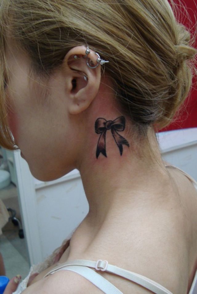 女性,リボン,首タトゥー/刺青デザイン画像