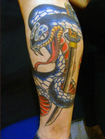 足,蛇,刀タトゥー/刺青デザイン画像