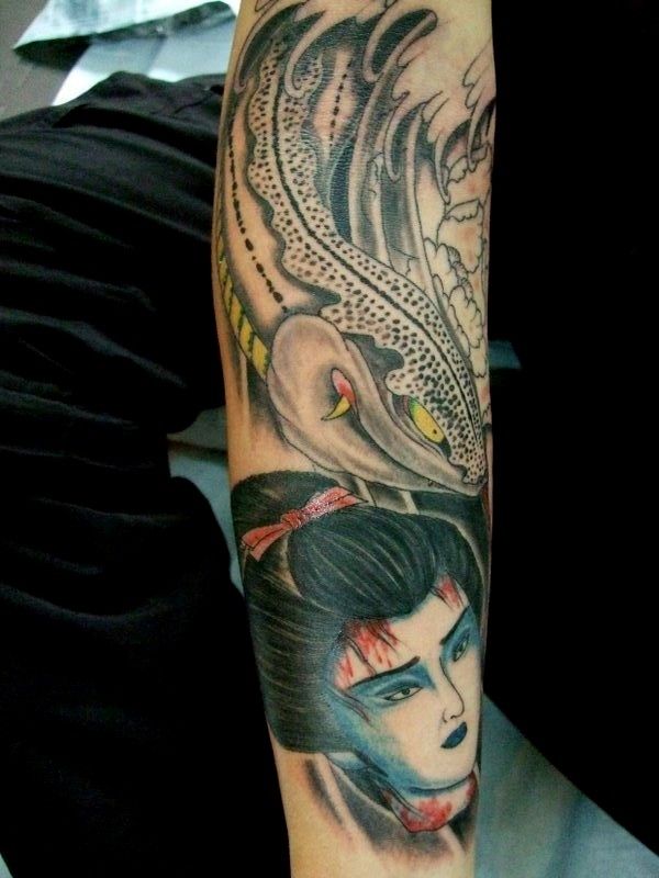 腕,男性,蛇,生首,カラータトゥー/刺青デザイン画像
