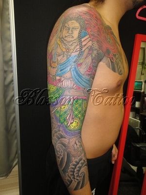 肩,胸,二の腕,肘,男性,額,七分袖,不動明王,カラータトゥー/刺青デザイン画像