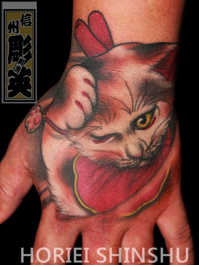 手の甲,手,招き猫,カラータトゥー/刺青デザイン画像