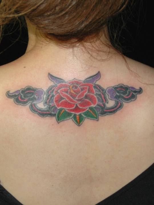 背中,女性,フラワー,薔薇,カラータトゥー/刺青デザイン画像