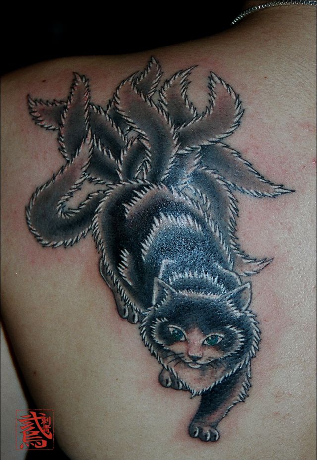 背中,肩,猫,ブラック＆グレイタトゥー/刺青デザイン画像