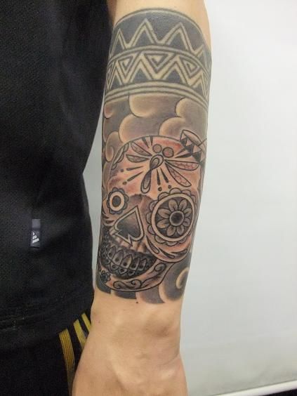 腕,手首,スカル,額,ニュースクール,メキシカンスカル,ブラック＆グレイタトゥー/刺青デザイン画像