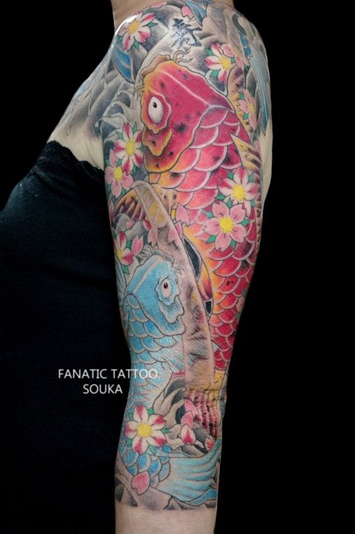 腕,女性,鯉,桜,カラータトゥー/刺青デザイン画像