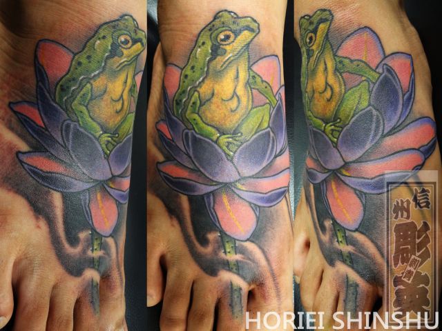 足,花,蓮,蛙タトゥー/刺青デザイン画像