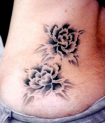 女性,腰,薔薇,ブラック＆グレー,花タトゥー/刺青デザイン画像