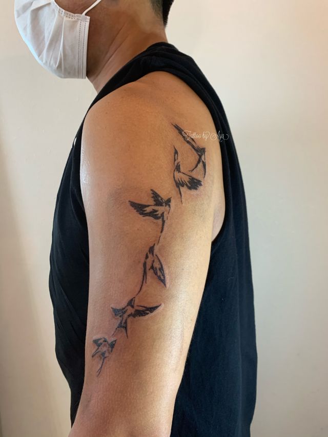 腕,ツバメ,燕タトゥー/刺青デザイン画像