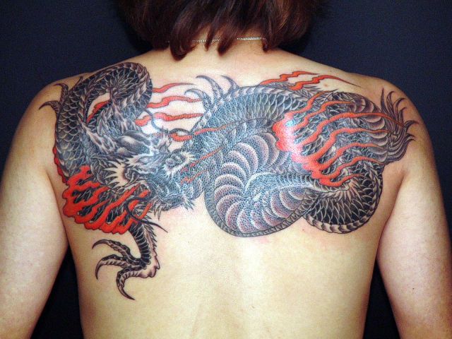 背中,龍,抜きタトゥー/刺青デザイン画像