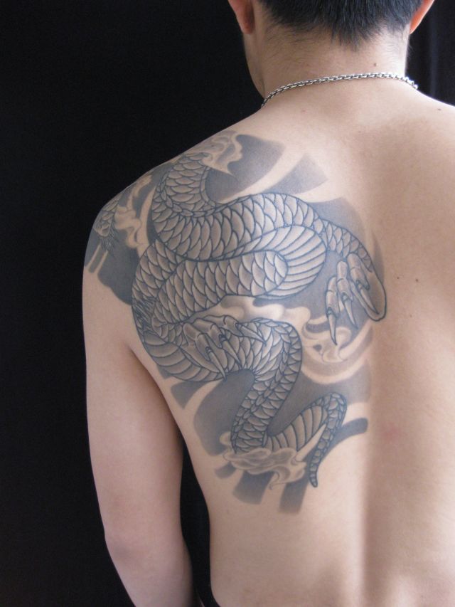龍,背中,ブラック＆グレータトゥー/刺青デザイン画像