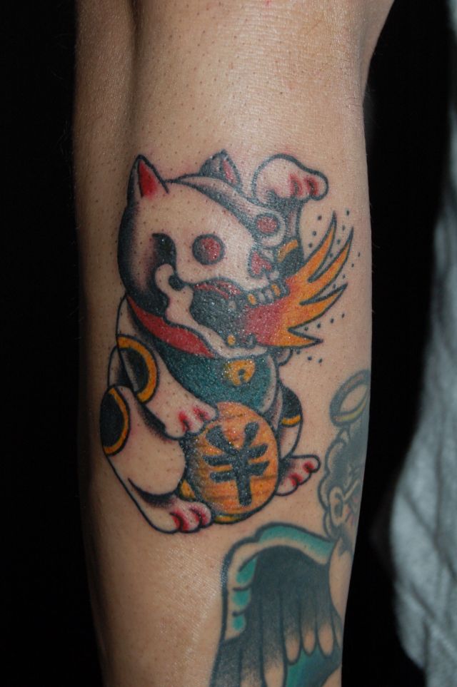 腕,男性,スカル,招き猫,炎,ドクロ,カラータトゥー/刺青デザイン画像