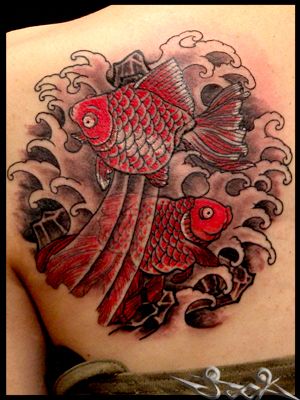 背中,女性,金魚,カラー,カラフルタトゥー/刺青デザイン画像
