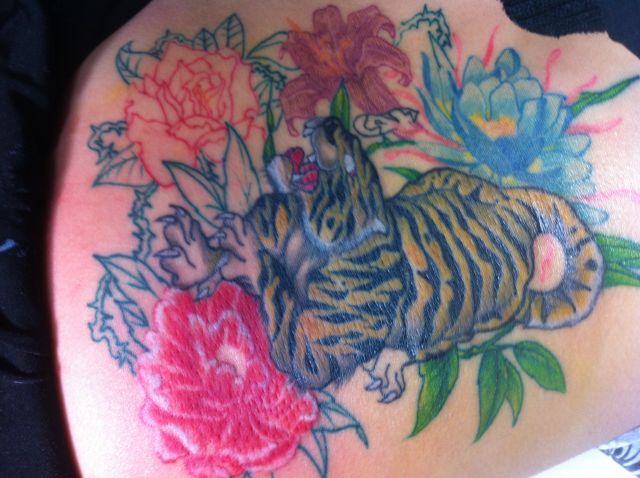 虎,カラー,牡丹タトゥー/刺青デザイン画像