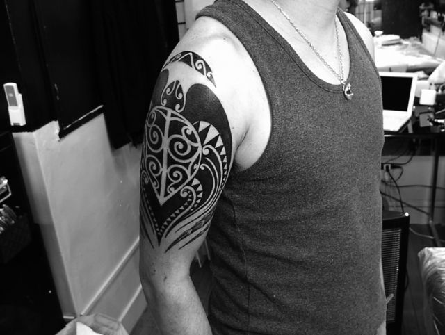 肩,トライバル,亀,トライバルタトゥー,ブラック＆グレイ,ブラック＆グレータトゥー/刺青デザイン画像