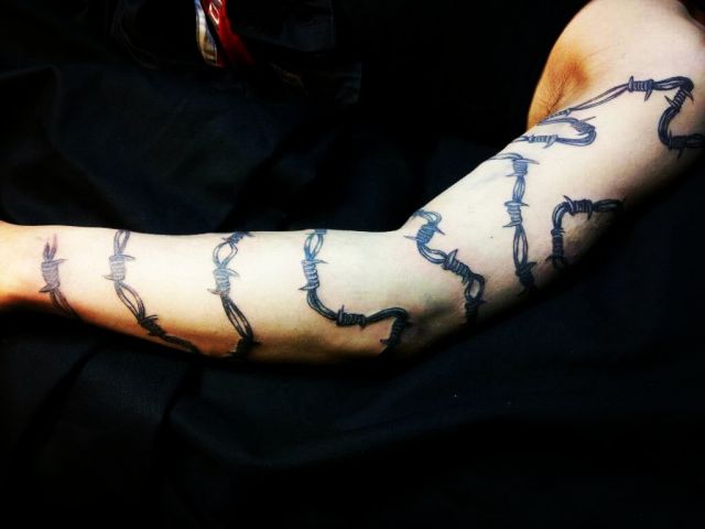 腕,手首,肘,ブラック＆グレイタトゥー/刺青デザイン画像