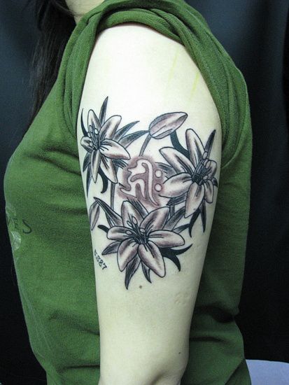 女性,腕,梵字,百合タトゥー/刺青デザイン画像