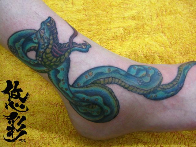 足,足首,女性,大蛇,蛇,カラータトゥー/刺青デザイン画像